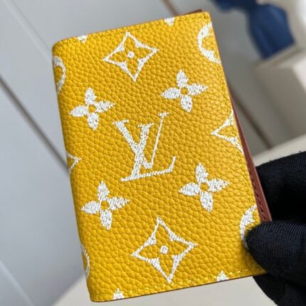 LV Monogram Shadow 11cm